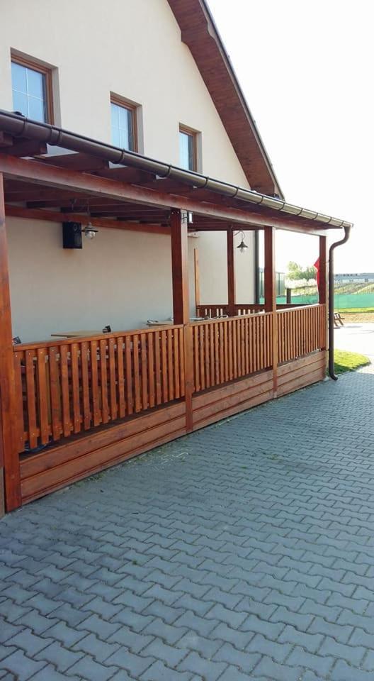 Penzion Kosik Tvrdonice エクステリア 写真